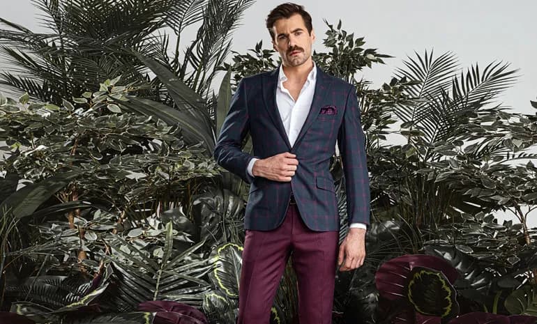 Co ubrać do bordowych spodni, aby wyglądać stylowo i modnie?