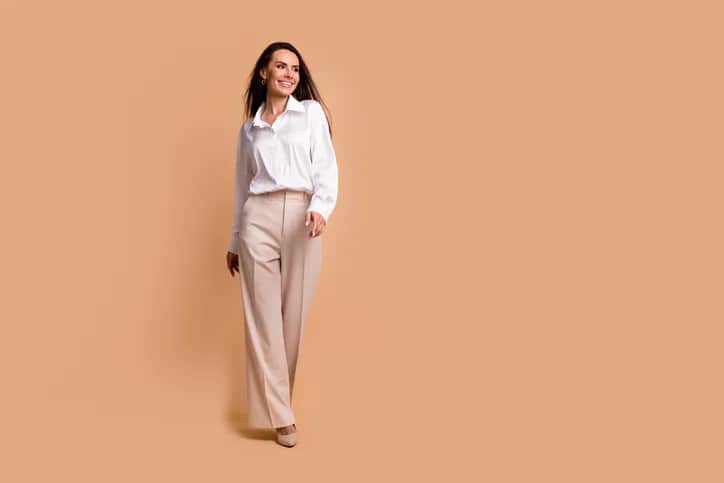 Co ubrać do beżowych spodni, aby wyglądać stylowo i modnie?