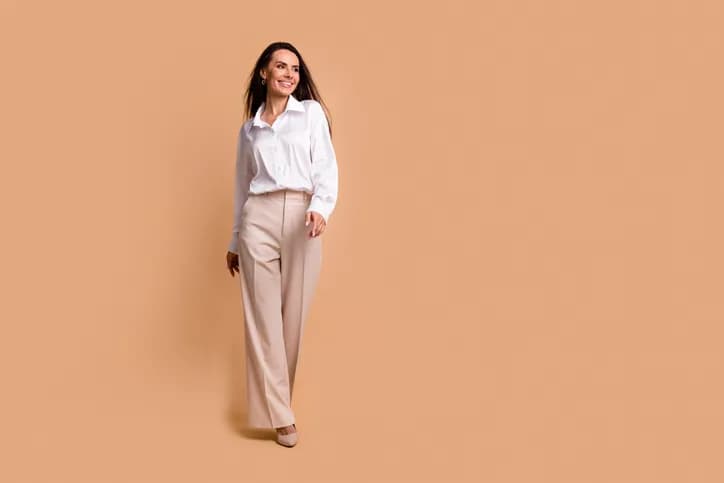 Co ubrać do beżowych spodni, aby wyglądać stylowo i modnie?