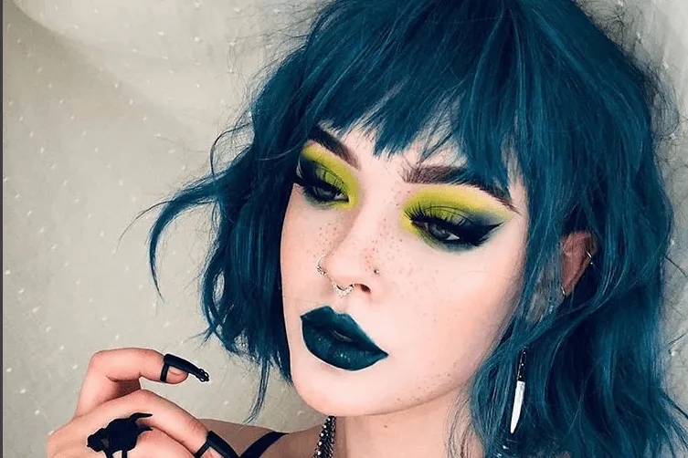 Jak modnie pomalować włosy w domu: trendy i łatwe metody na kolor