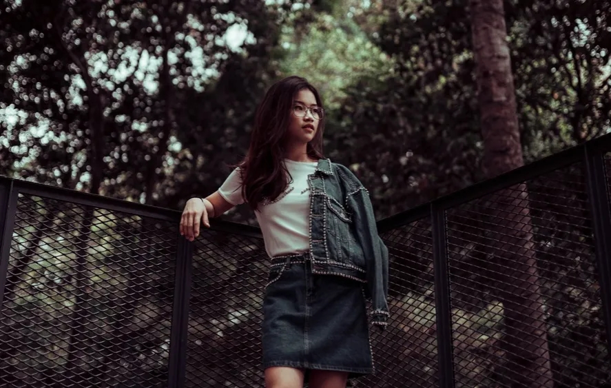 Stylizacje spódniczki jeansowej: Odkryj modne i różnorodne zestawienia