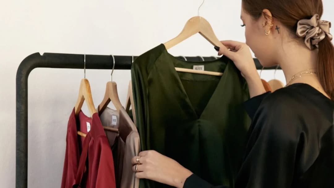 Jak przechowywać ubrania, aby uniknąć zniszczeń i nieprzyjemnych zapachów