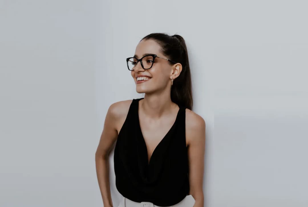 Jakie oprawki do okularów są teraz modne - trendy, które musisz znać